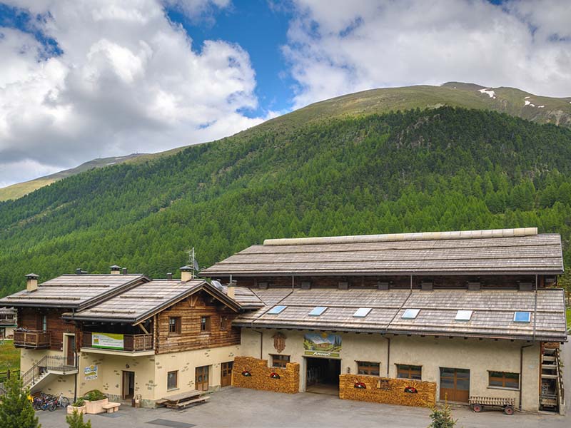 Esterno dello spaccio Alpe Livigno